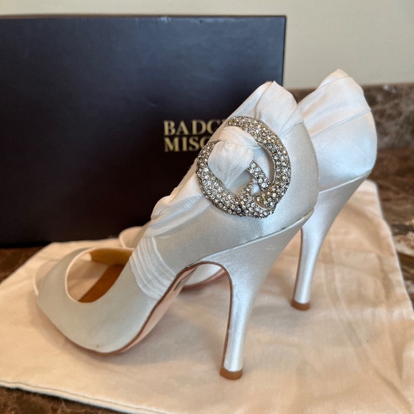 NIB Badgley Mischka Eavan Open Toe Wedding White Satin Pumps/Heels - Picture 9 of 13